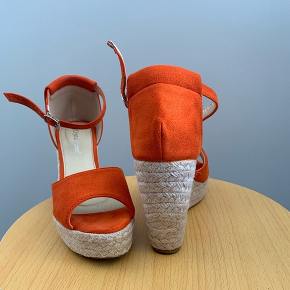 Beautiful Bohemian Esparto Wedges - Picture 2 of 4